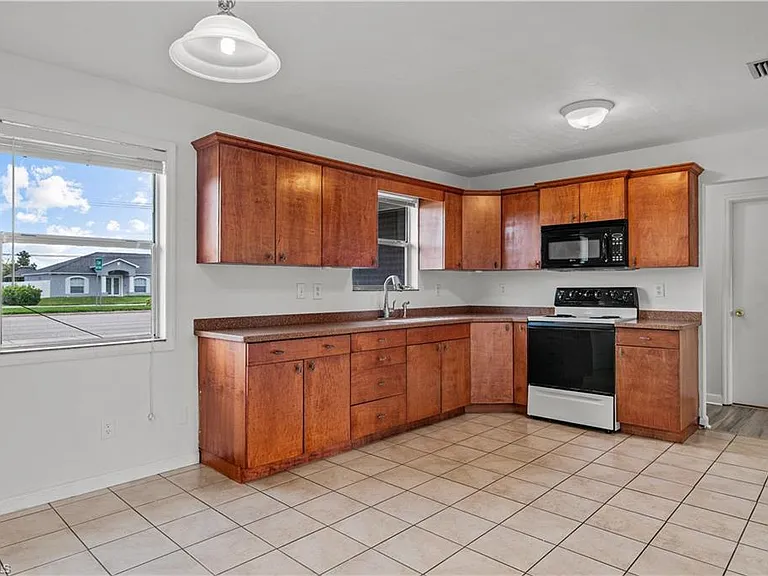 612 Santa Barbara Blvd — Photo 3