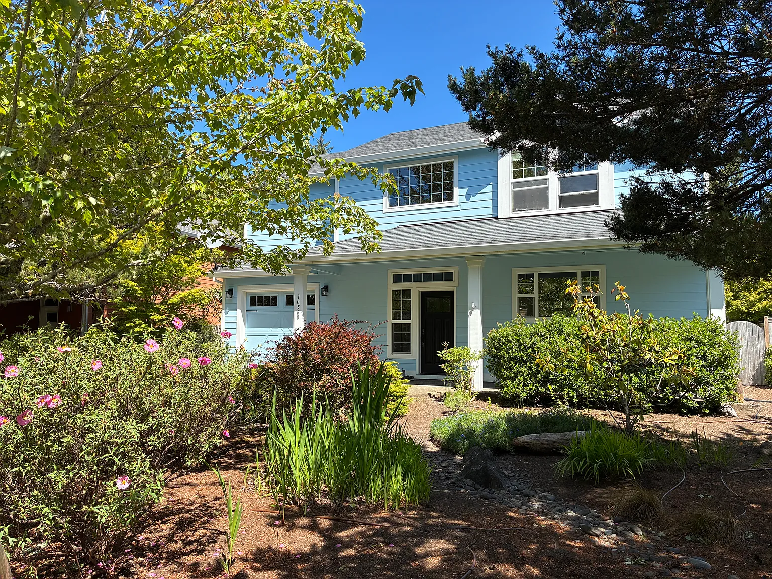 3 bed, 2.5 bath, 1840 sqft, $2,500 — Photo 1