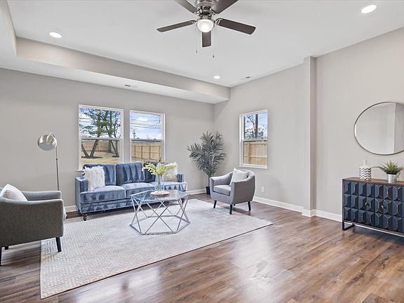 3rd image of 3901 Denwood Dr