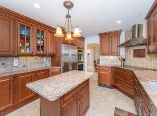 22 Horizon Dr, Succasunna, NJ 07876