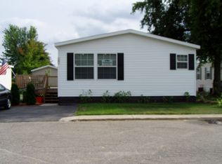 3 Crestwood Dr, Oxford, MI 48371
