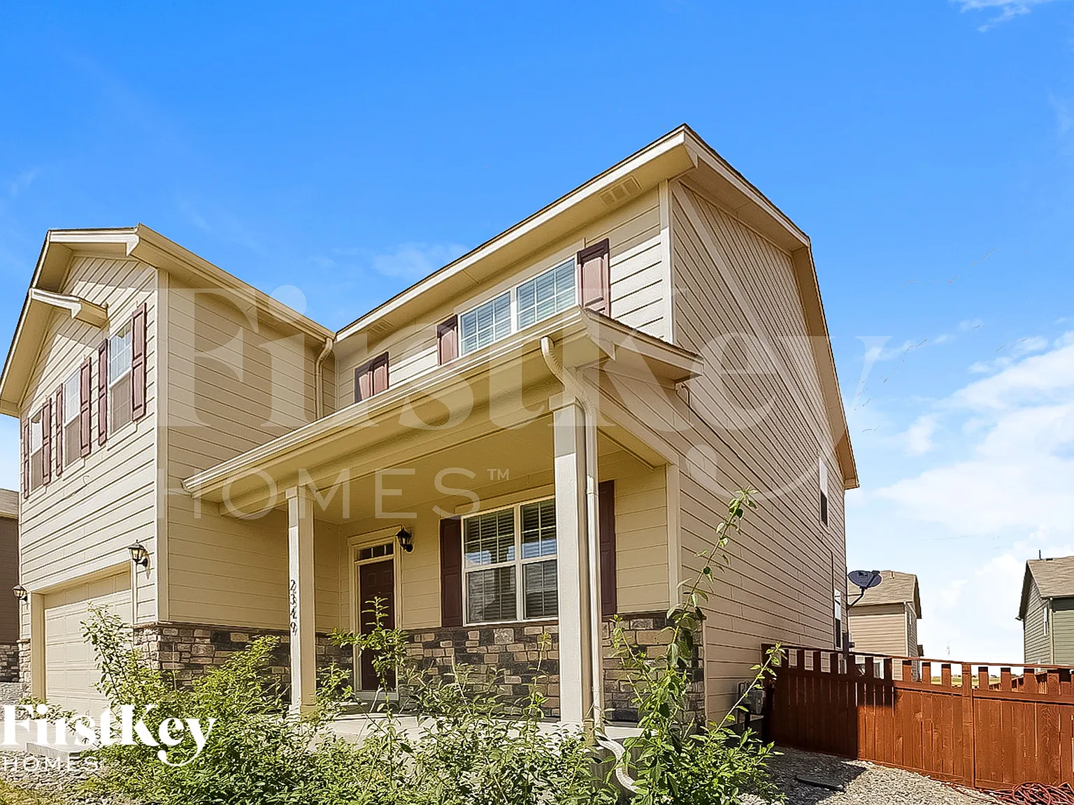 5 bed, 2.0 bath, 2703 sqft, $3,015 — Photo 2