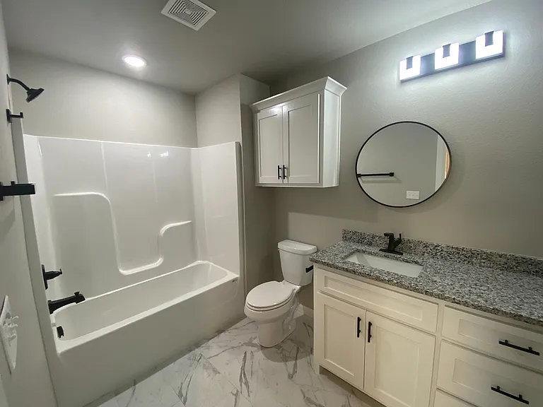 207 E 3rd St #D — Photo 12