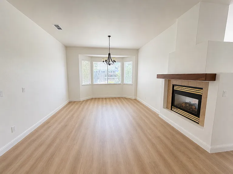 973 Piermont Ct — Photo 5