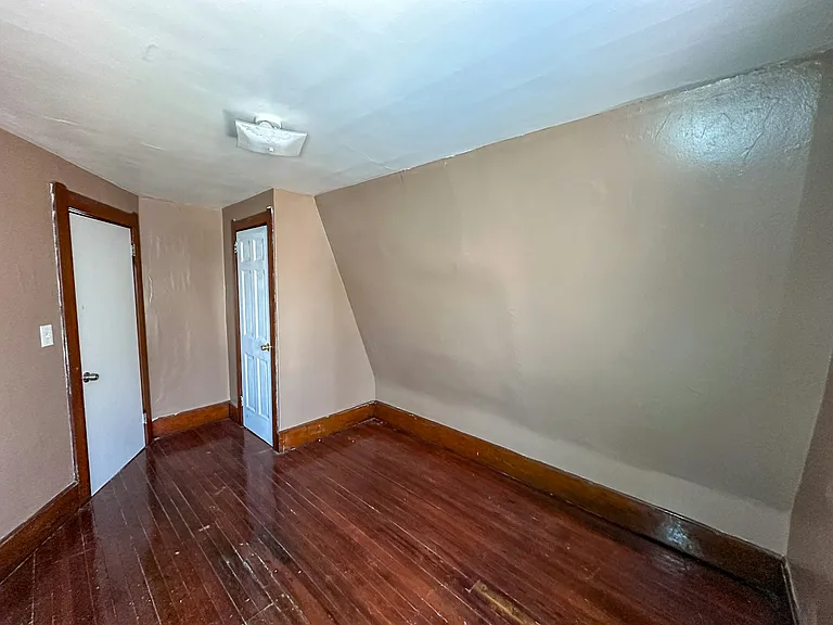 14812 Westropp Ave — Photo 11