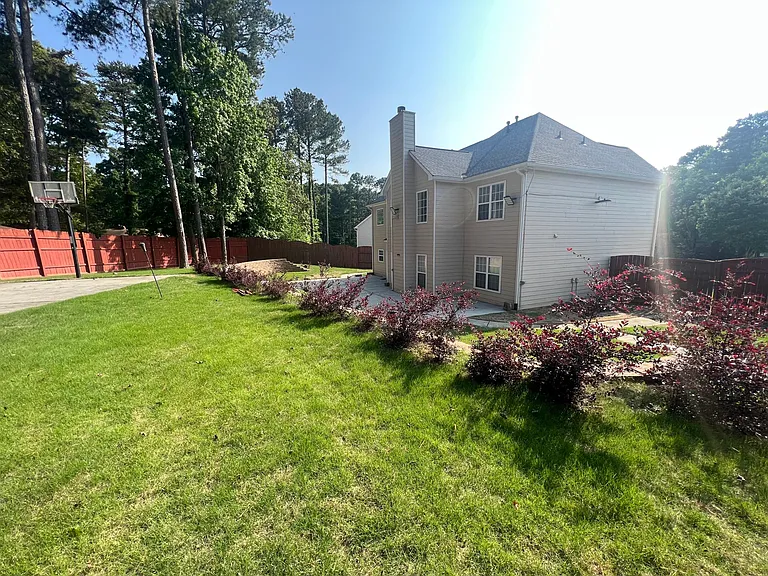 1970 Embassy Walk Ln — Photo 32