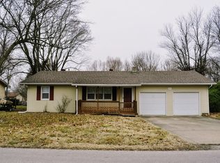 207 E Forest St, Bolivar, MO 65613
