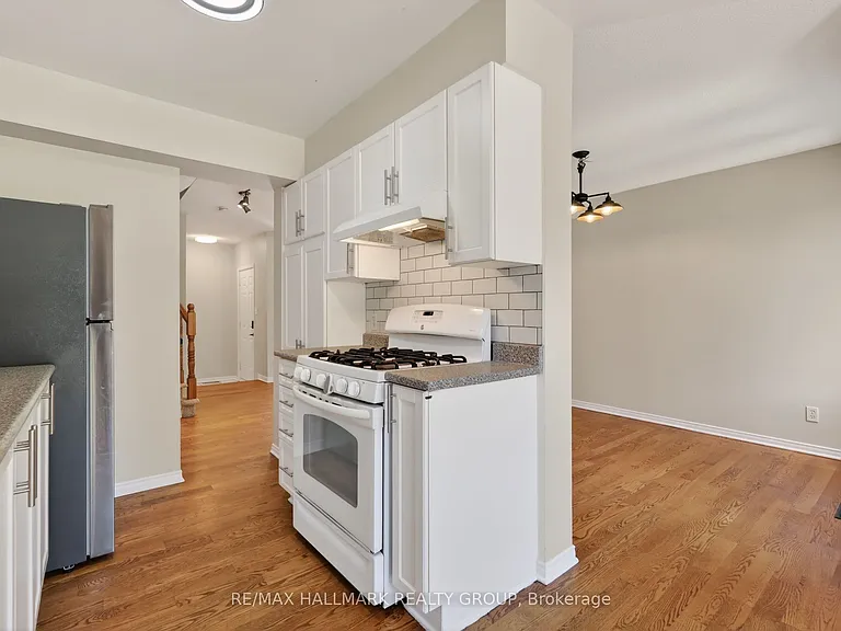 130 College Cir — Photo 16