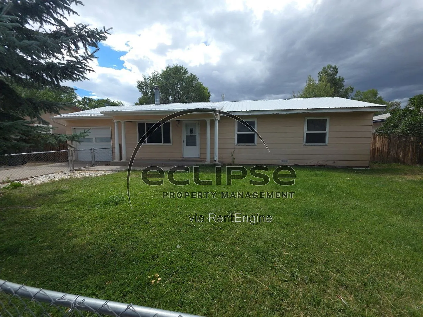 3 bed, 2.0 bath, 1072 sqft, $1,900 — Photo 2