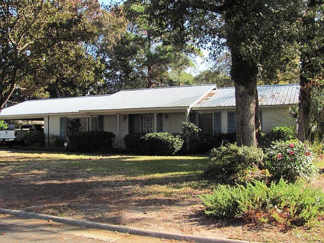 1st image of 3252 Lakeside Dr