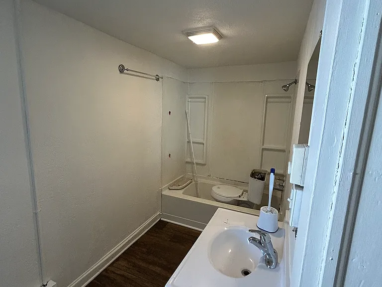 729 Chippewa St — Photo 8