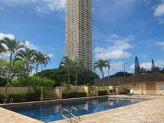 Swimming pool and jacuzzi area.