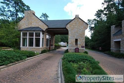 1st image of 2938 S Cotswold Manor Dr