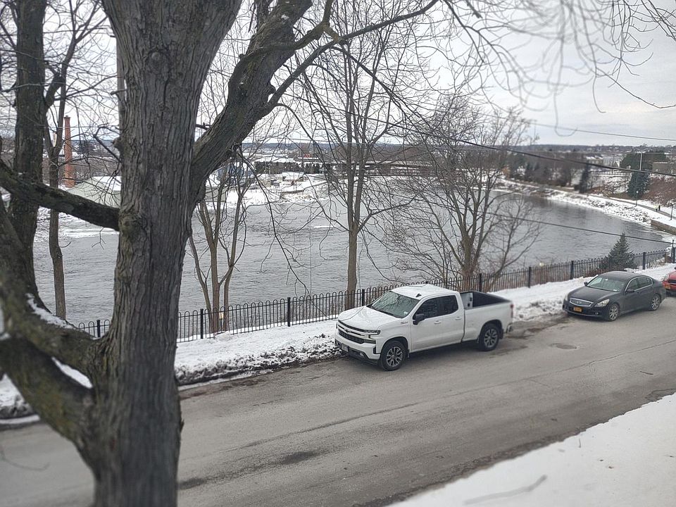1st image of 514 Crescent St #3