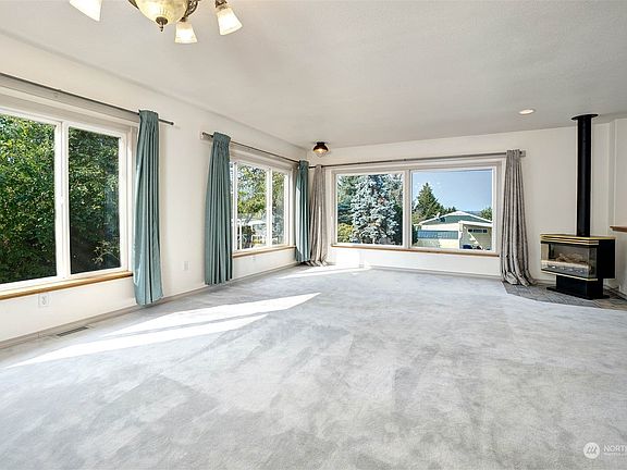 4th image of 12807 NE Hollyhills Drive