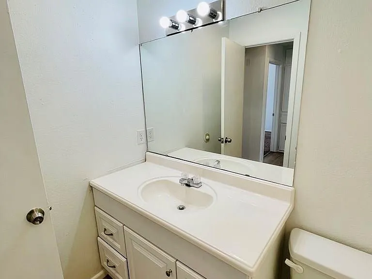 1203 Redwood Dr #C — Photo 16