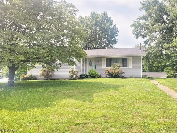 1198 Washington Gardens Cir, Washington, WV 26181