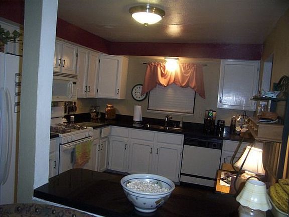 upgraded kitchen with silestone countertops