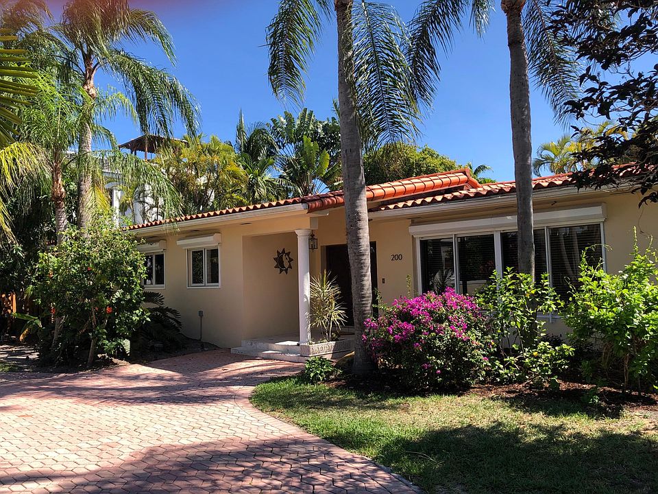 1st image of 200 N Hibiscus Dr