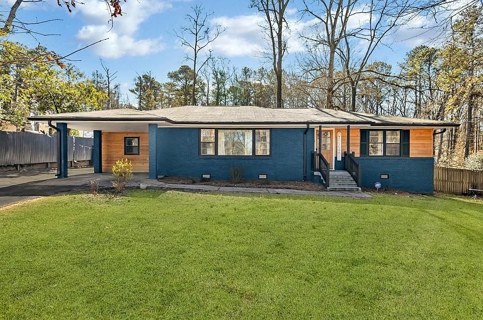 1st image of 715 Woodvalley Rd SW