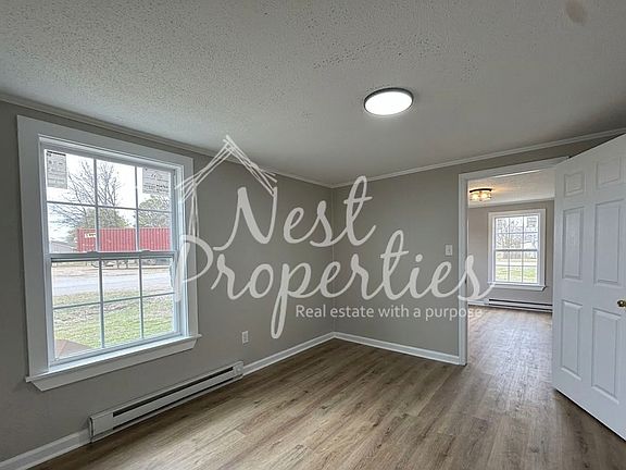 3rd image of 2515 Douglas Rd