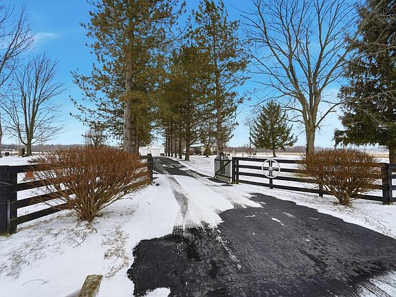 2nd image of 10823 Noble Rd