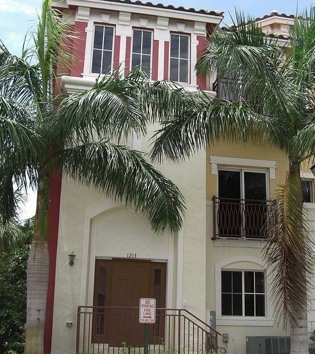 3 Story Luxury Townhouse- Corner Unit