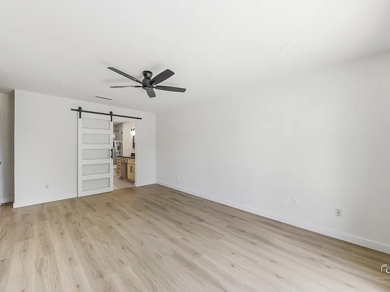 2212 Benbrook Dr — Photo 16