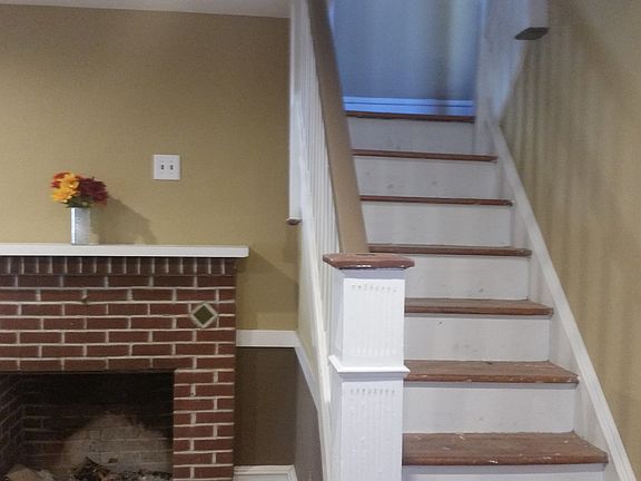 3rd image of 219 E Upsal St