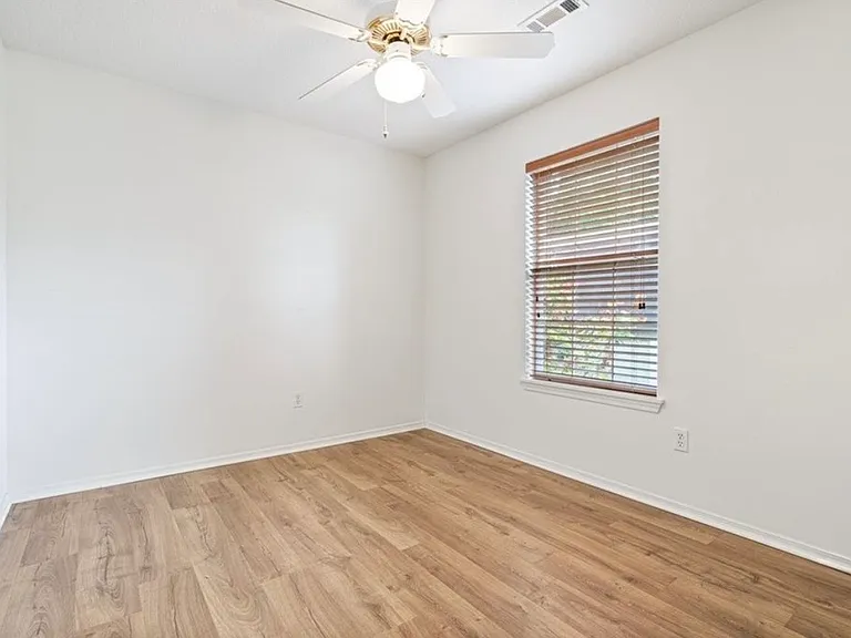 889 S Parkwood Dr — Photo 14