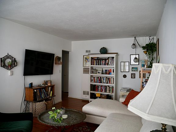 5th image of 548 N Croft Ave APT 6