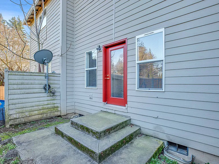 Spacious 2 Bedroom Townhomes with Private Garage Limited Availability — Photo 12