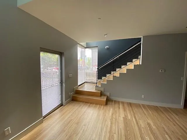 2523 Lawrence St — Photo 9