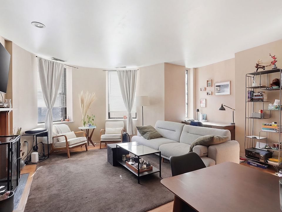 1st image of 103 Gainsborough St APT 104