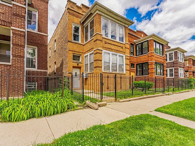 4938 W Monroe St #1 — Photo 1