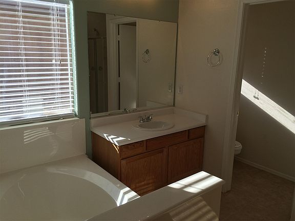 3rd image of 43683 W Bedford Dr