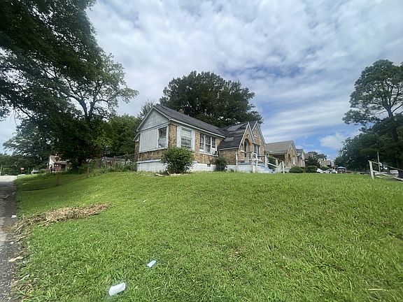 5th image of 1599 S Wellington St