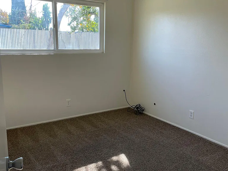 205 Yukon Ave — Photo 5