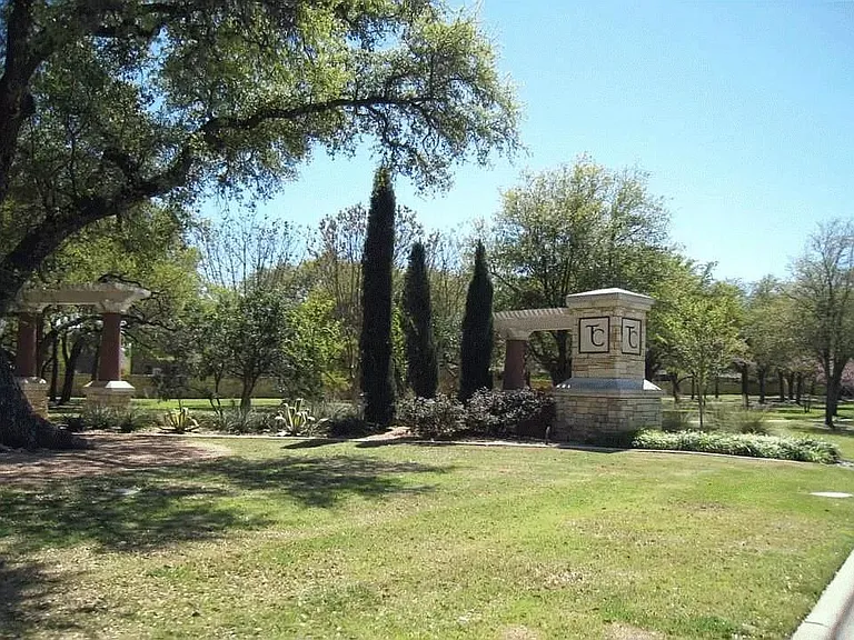 2406 Beeleigh Ct — Photo 15