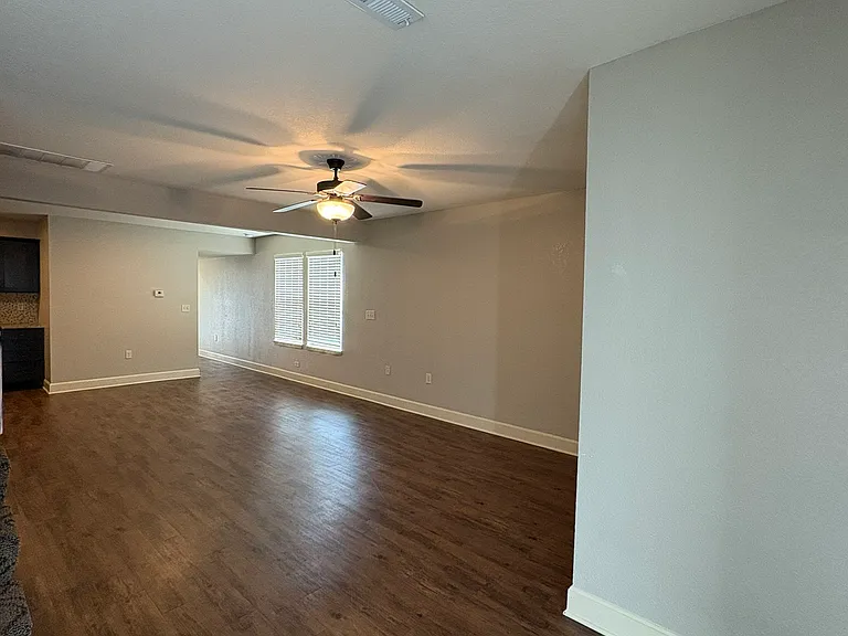 146 Barberry Ln — Photo 5