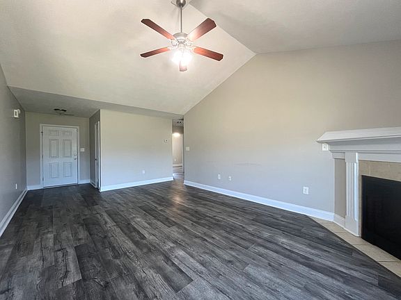 4th image of 373 Driftwood Ln