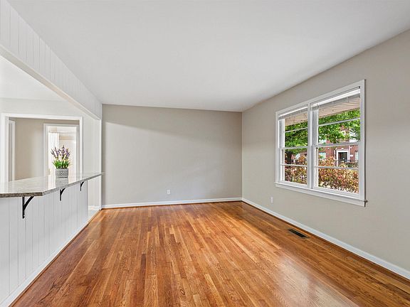 4th image of 1904 5th Ave E