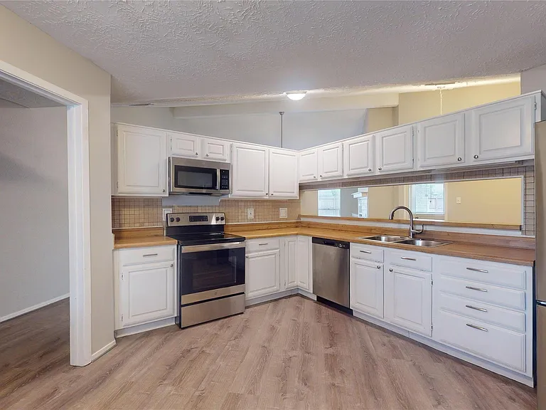 2331 Barrington Place Dr — Photo 17