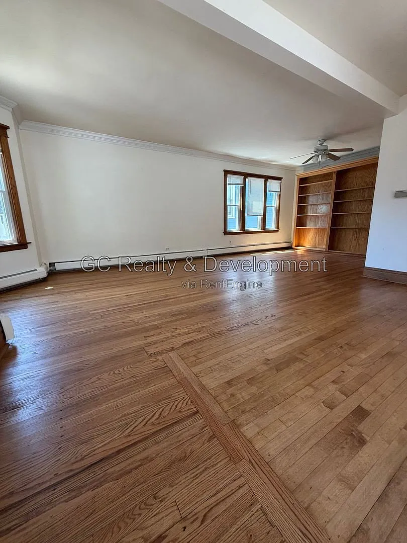 3 bed, 2.0 bath, 4000 sqft, $2,250 — Photo 3