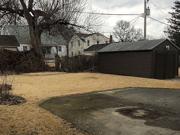 Backyard and shed 
