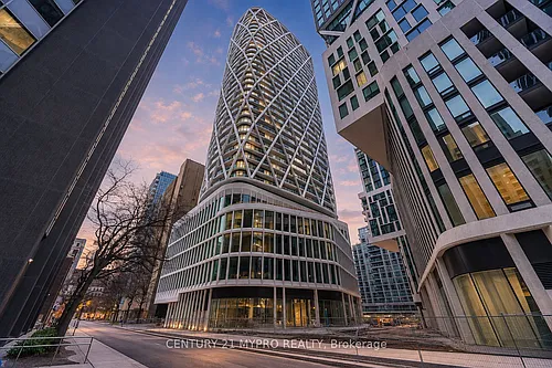 230 Simcoe St Photo 1