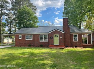 104 E Smith St, Whiteville, NC 28472