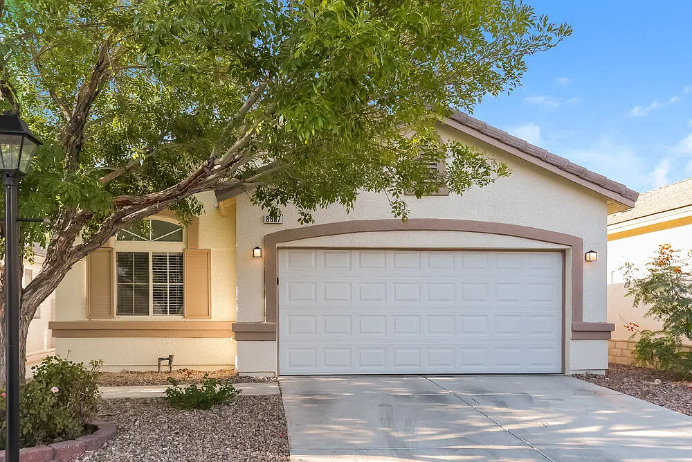 3 bed, 2.0 bath, 1305 sqft, $2,135 — Photo 1