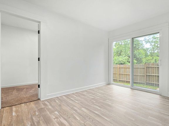 3rd image of 1812 Columbia St