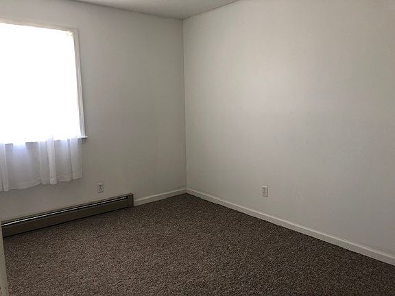 5th image of 678A Katherine Ave